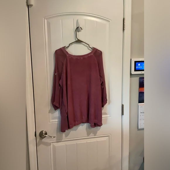Distressed Women’s Medium Top sz Med. - Picture 4 of 6
